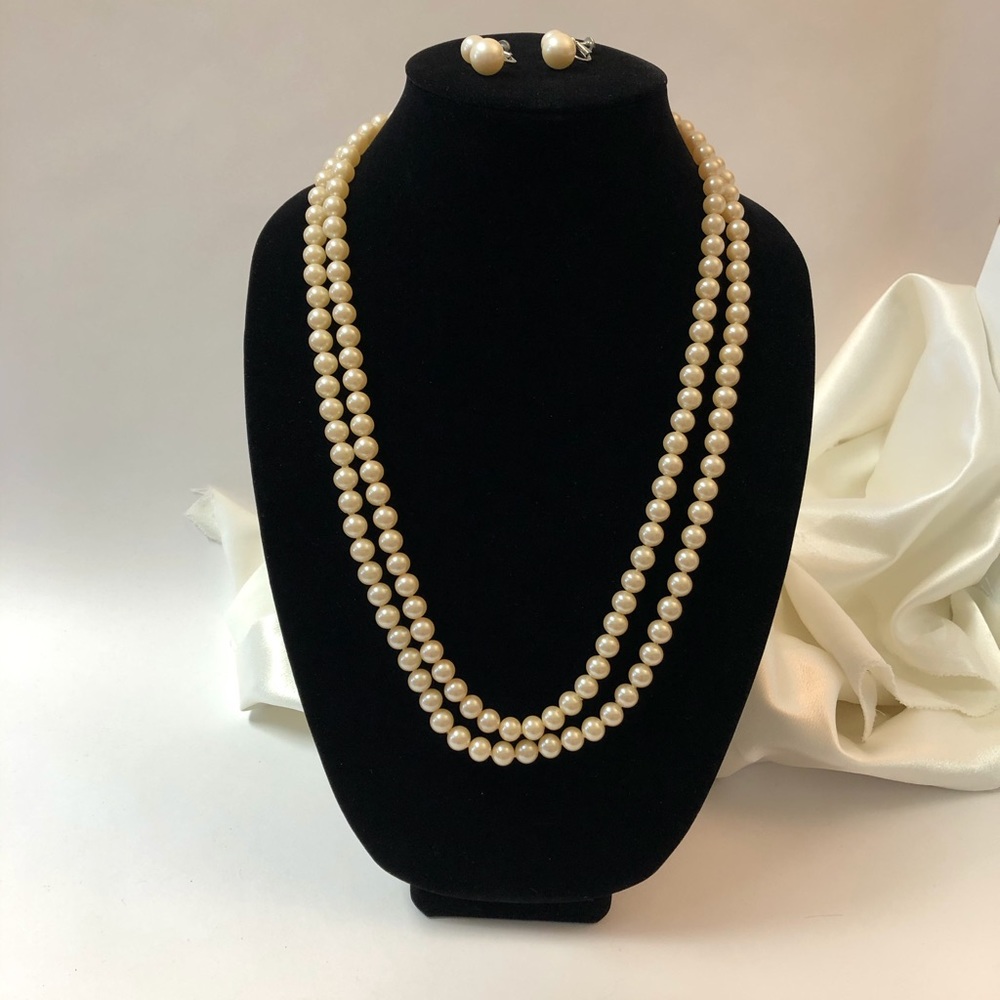Vintage faux pearl necklace with earrings